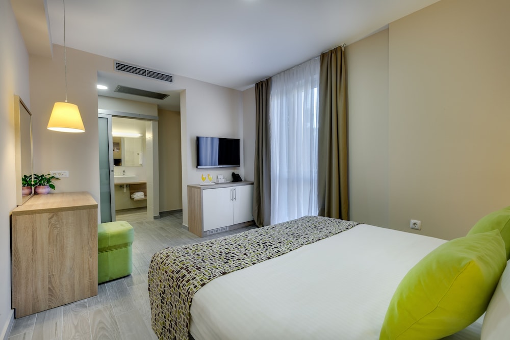 Classic Double or Twin Room - Photo 4