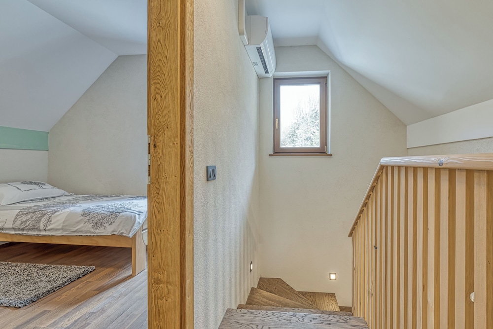 Family Chalet, Multiple Bedrooms (Stari Malni 2) photo 2