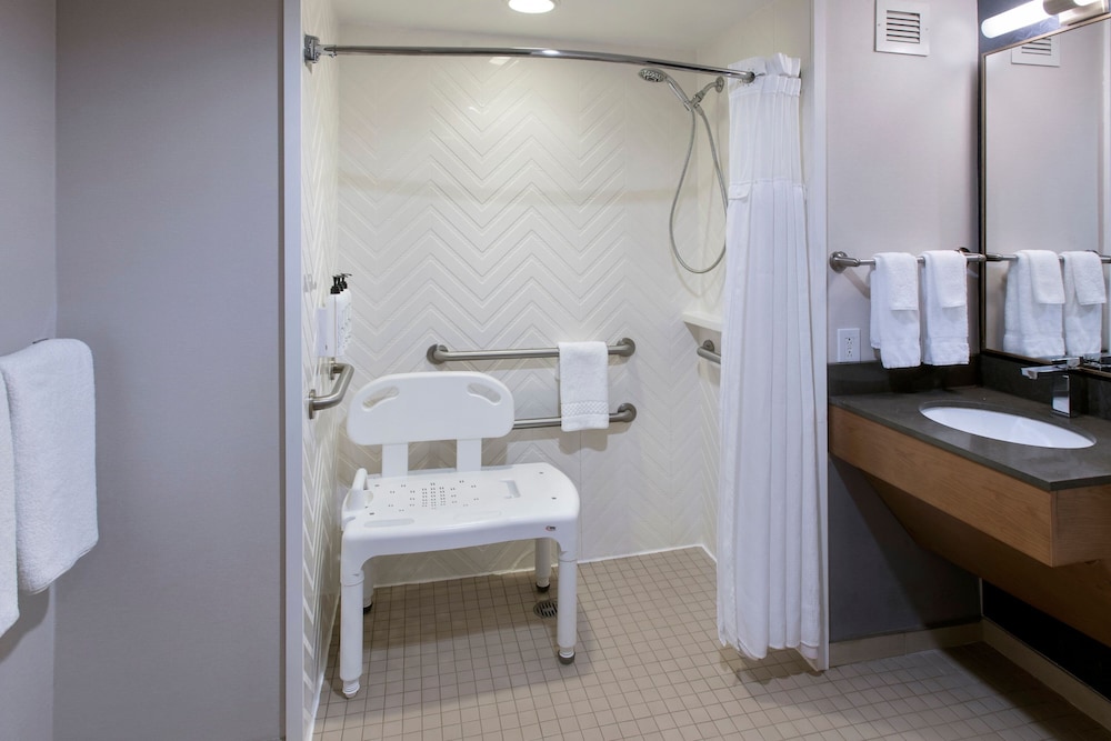 Room, 2 Queen Beds (Hearing Accessible) - Photo 6