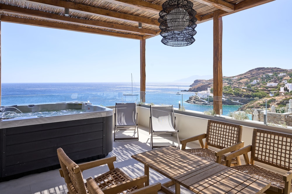 The Elite Suite, 3 Bedrooms, Private Pool and Outdoor Hot Tub photo 3