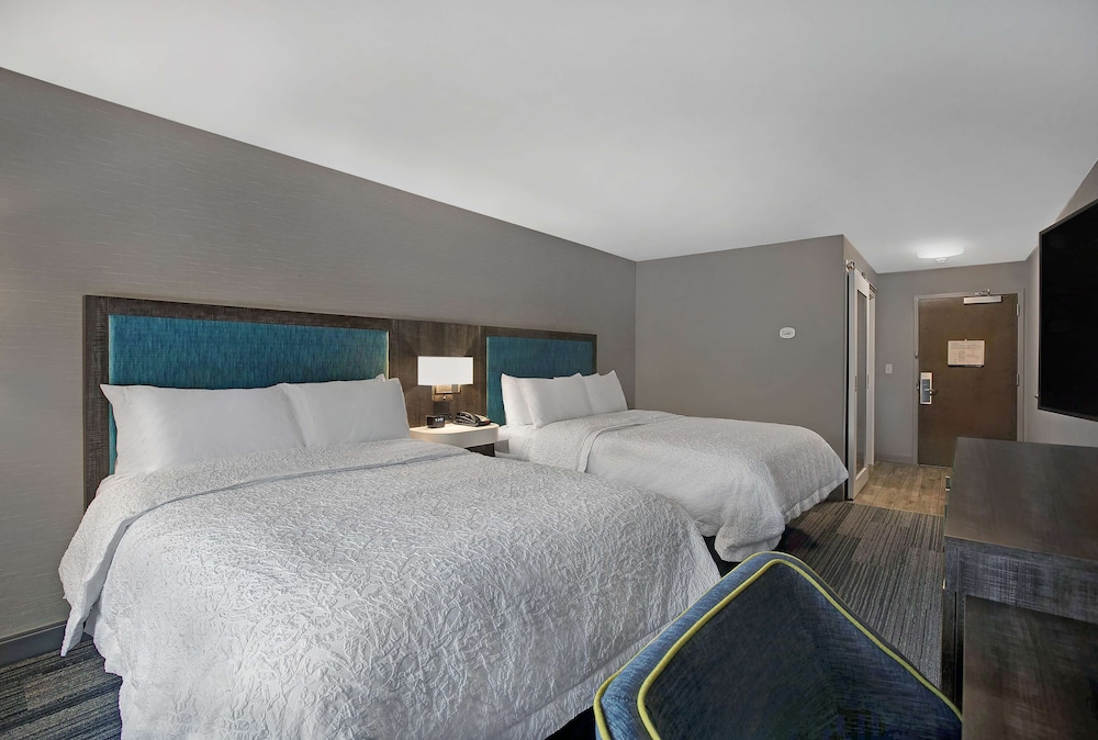 Room, 2 Queen Beds, Refrigerator - Photo 4