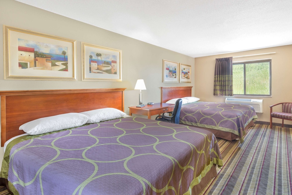Standard Room, Multiple Beds, Non Smoking - Photo 1
