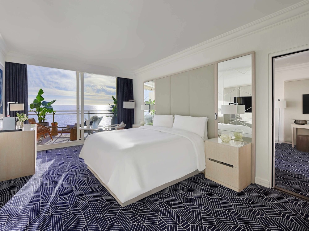 Riviera Suite, sea view, Kingsize bed or double beds