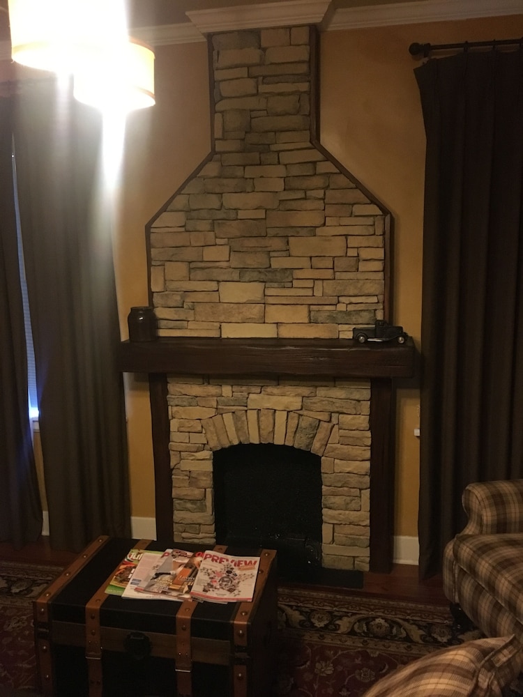 Suite, 1 King Bed - Photo 2