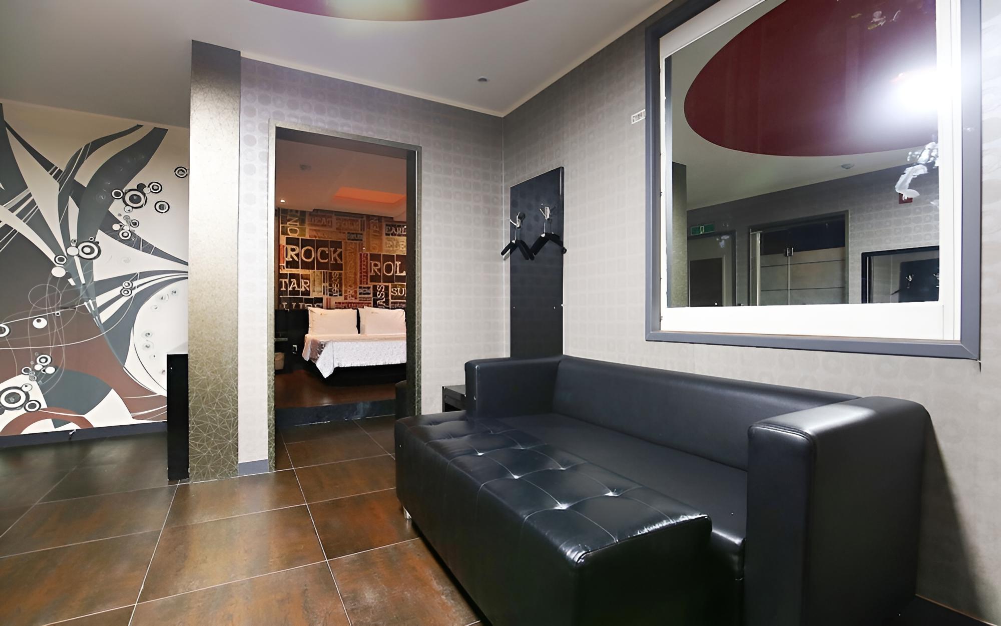 Room (Suites) photo 3