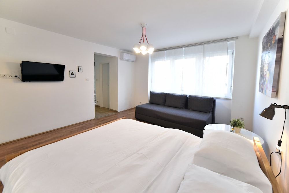 Apartment (Orange)