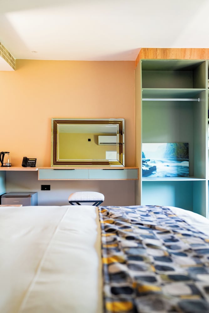 Standard Double or Twin Room - Photo 7