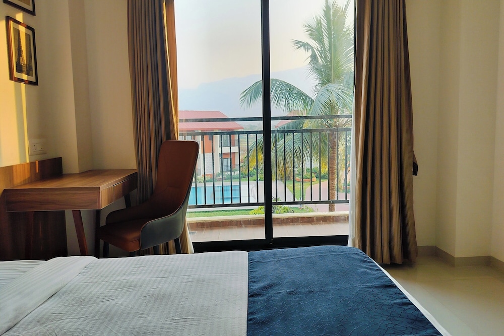 Signature Suite - Photo 6