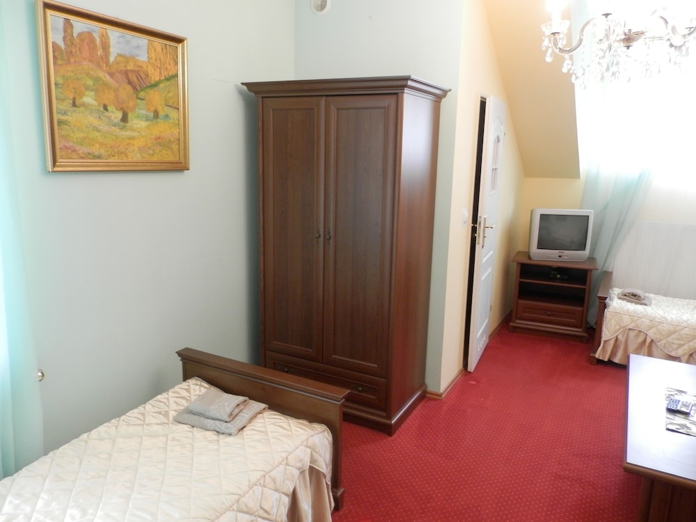 Room (5 Persons; Number 203) photo 3