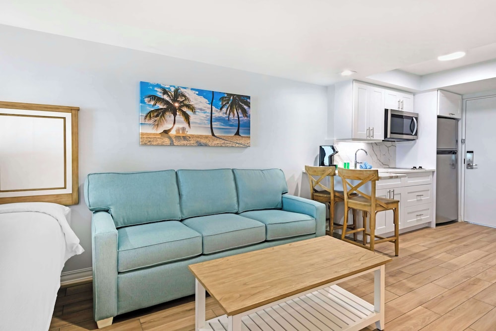 Standard Room, Multiple Beds, Non Smoking, Balcony (with Sofabed;Gulf View) - Photo 3