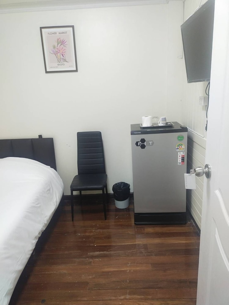 Single Room photo 3