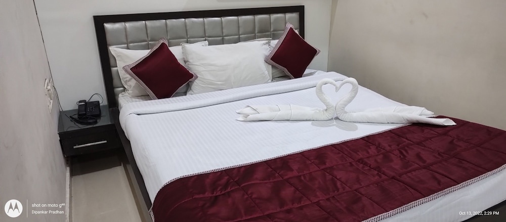 Deluxe Room - Photo 8