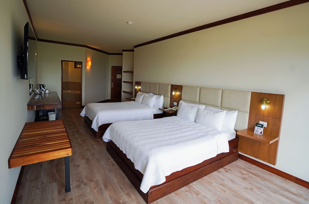 Deluxe Room, 2 Queen Beds photo 3