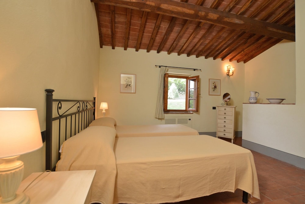 Family Apartment, Multiple Bedrooms, 2 Bathrooms, Mountainside (Francigena 5)