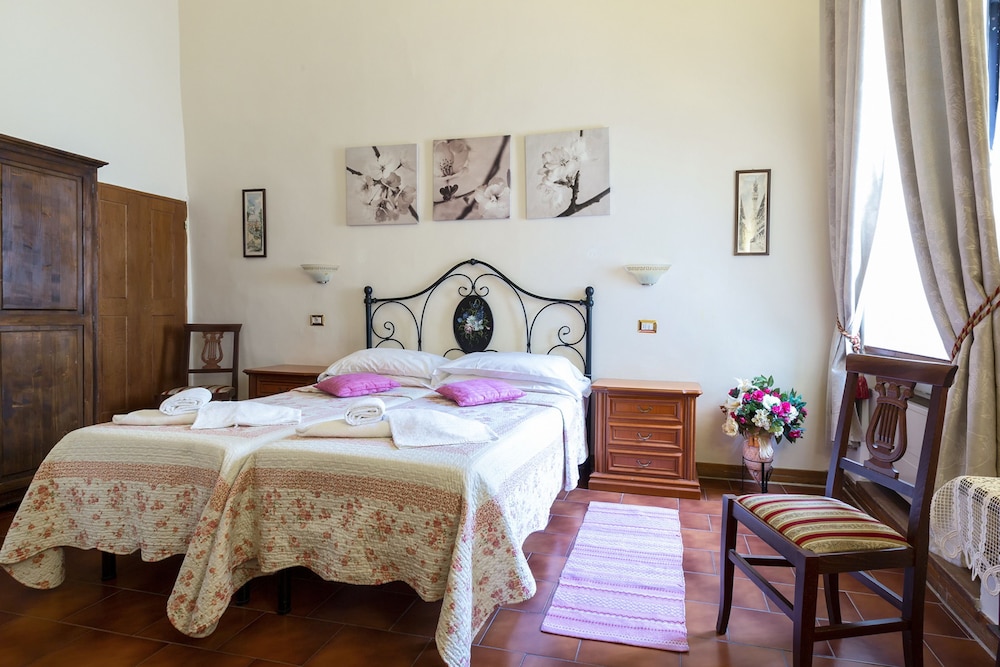 Double or Twin Room photo 3