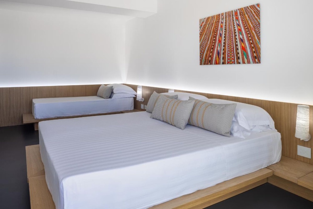 Deluxe Room - Photo 2