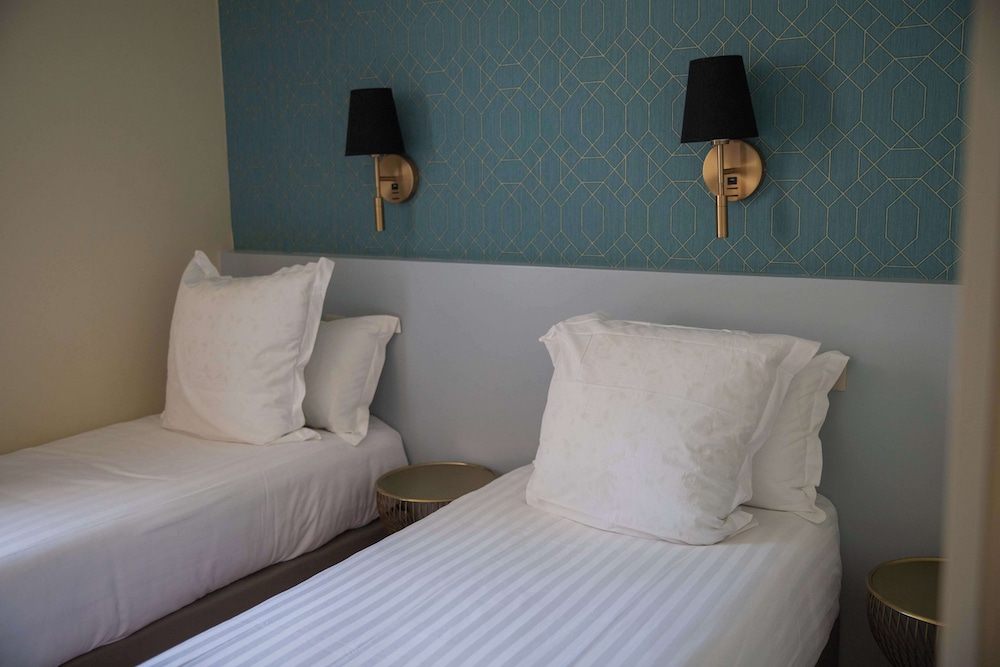Standard Room, 2 Twin Beds - Photo 1
