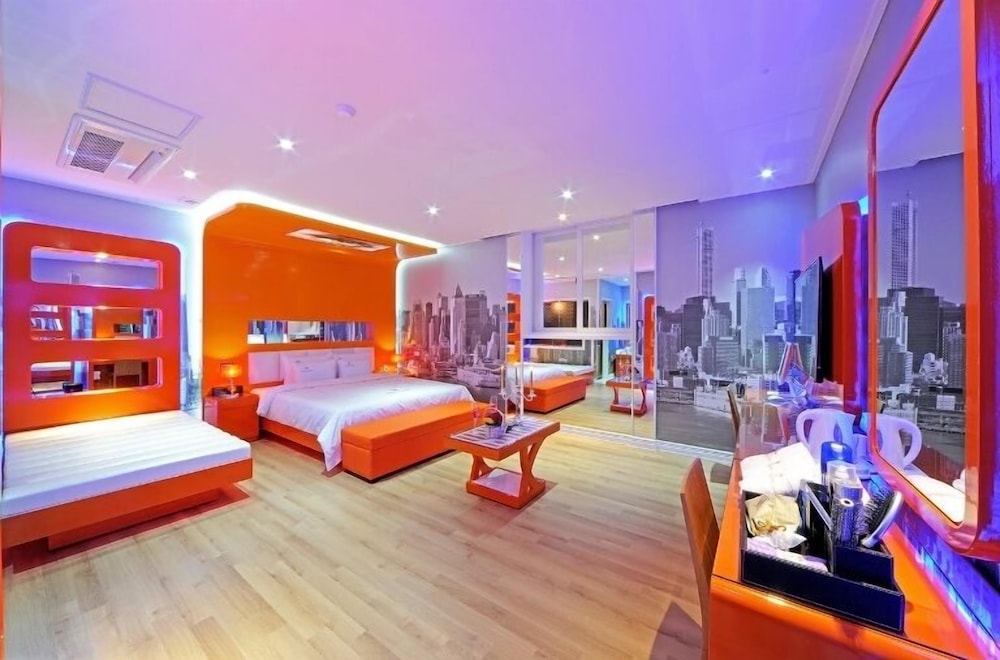 Luxury Room, Multiple Beds, Non Smoking, Jetted Tub - Photo 11