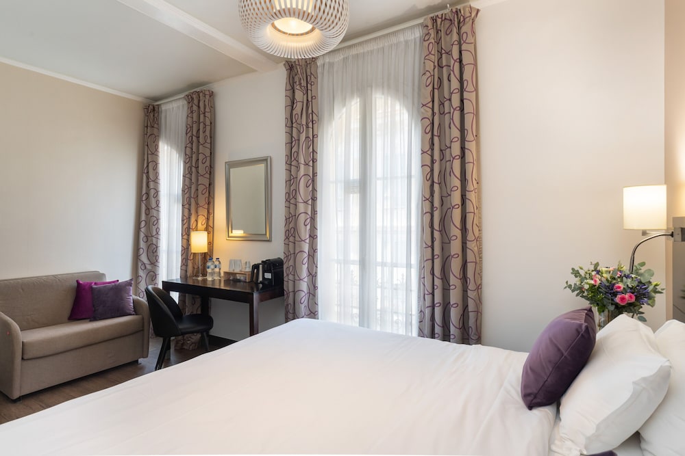 Deluxe Triple Room, 1 Queen Bed with Sofa bed
