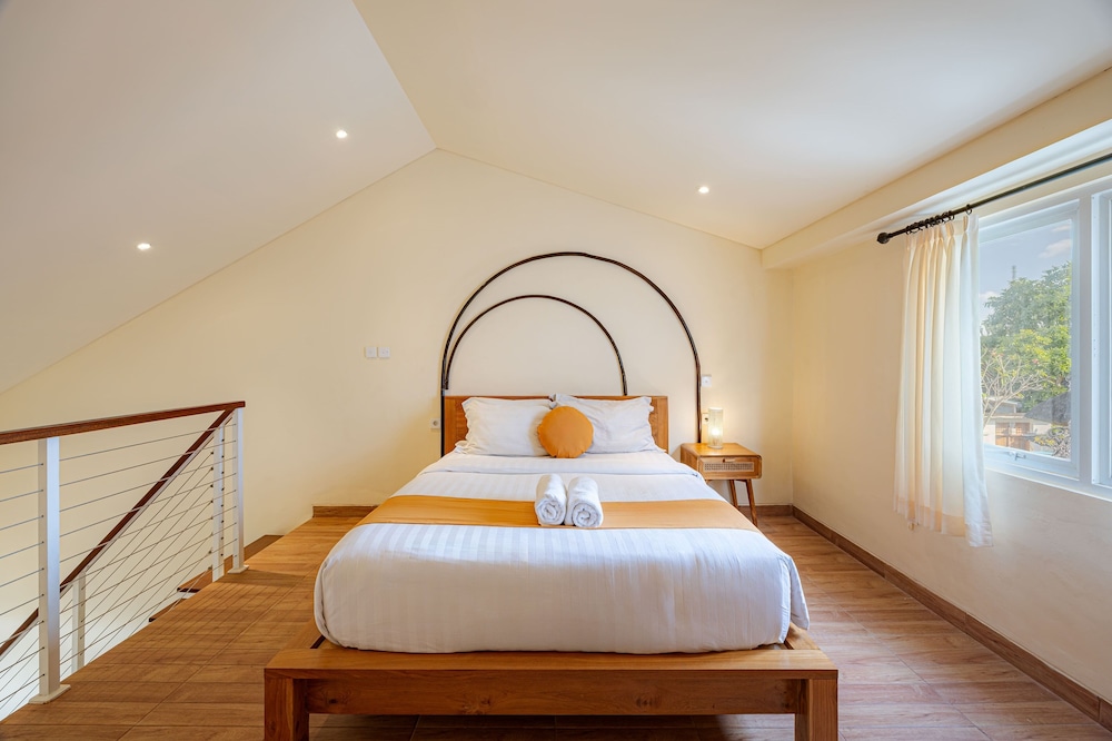 Suite, Mezzanine