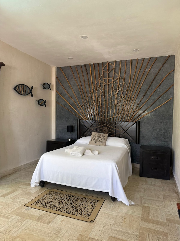 Deluxe Double Room, Beach View - Photo 1