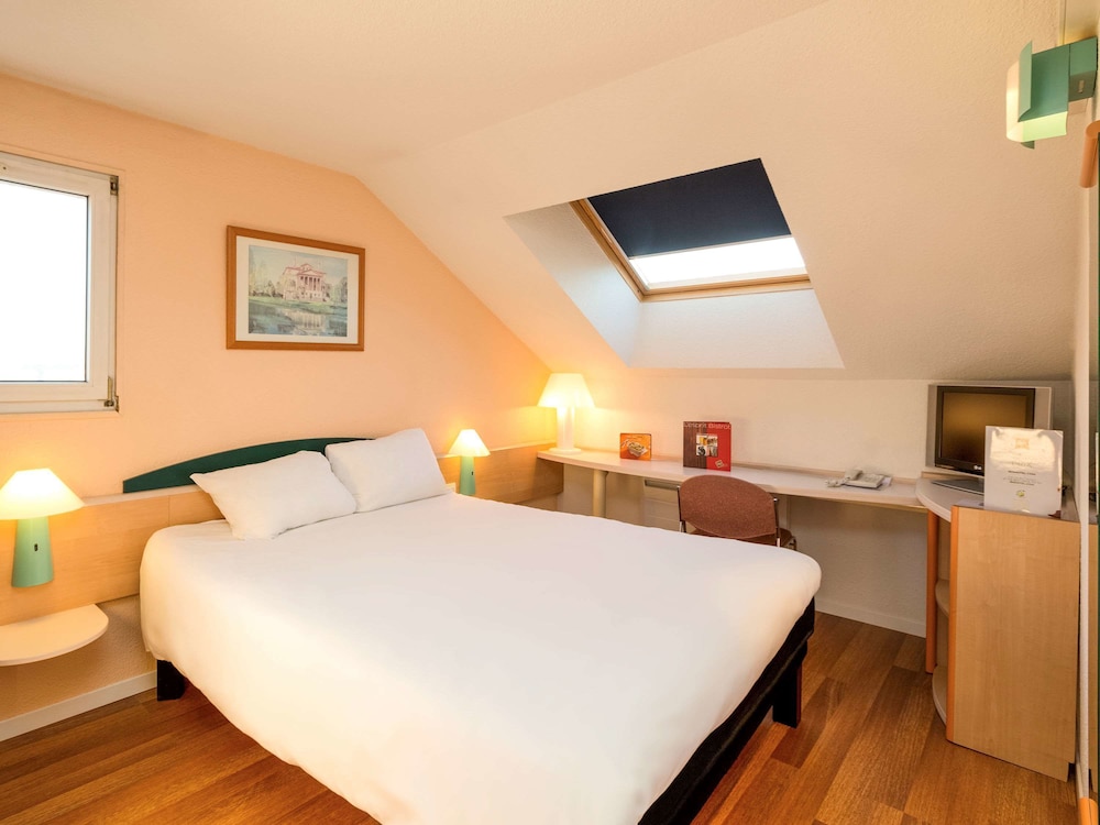 Standard Double Room, Multiple Beds - Photo 3
