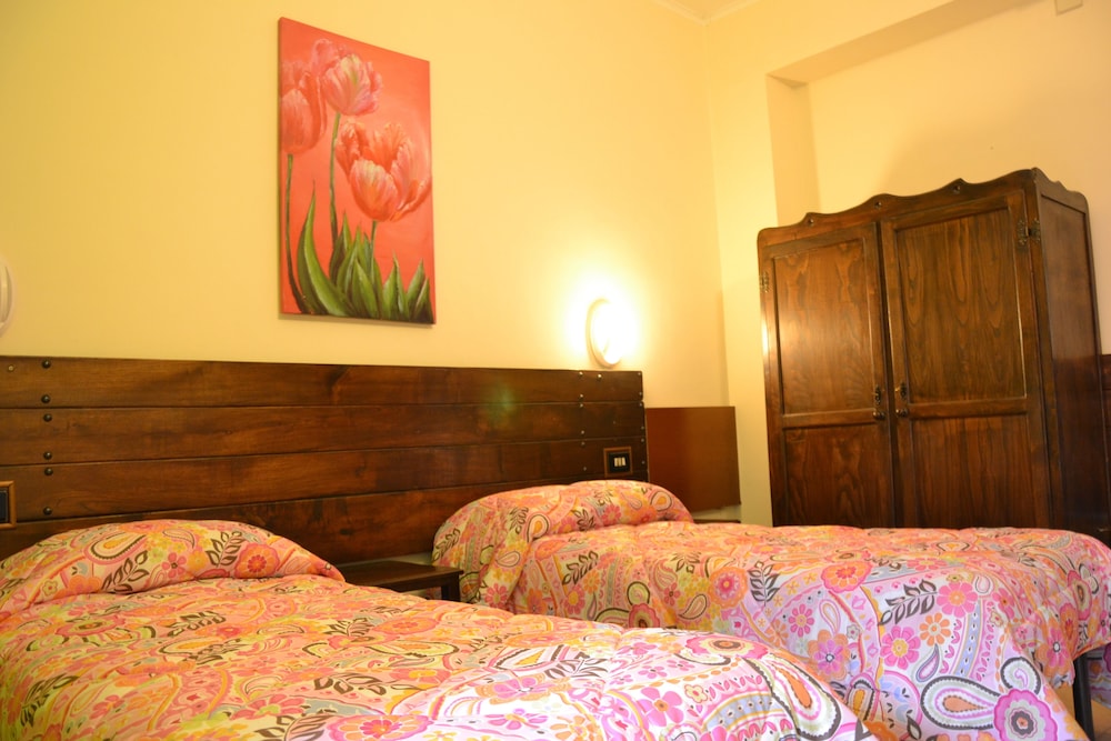 Standard Twin Room photo 1
