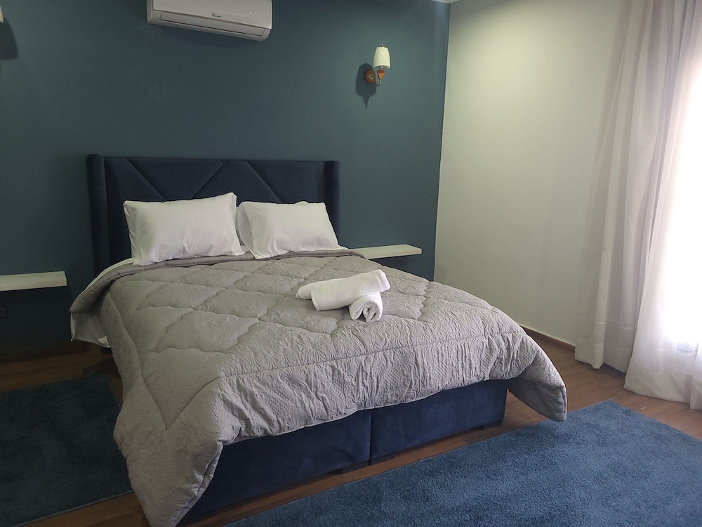 Family Room - Photo 6