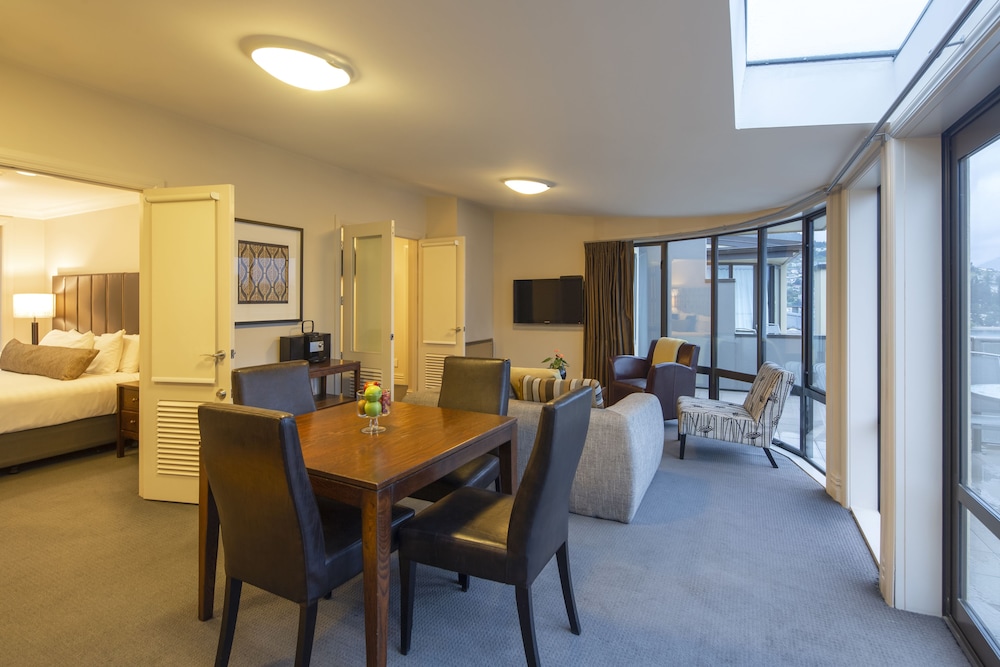 2 Bedroom Lakeview Suite - Photo 12