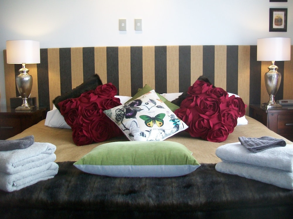 Hiriwa Super King Room