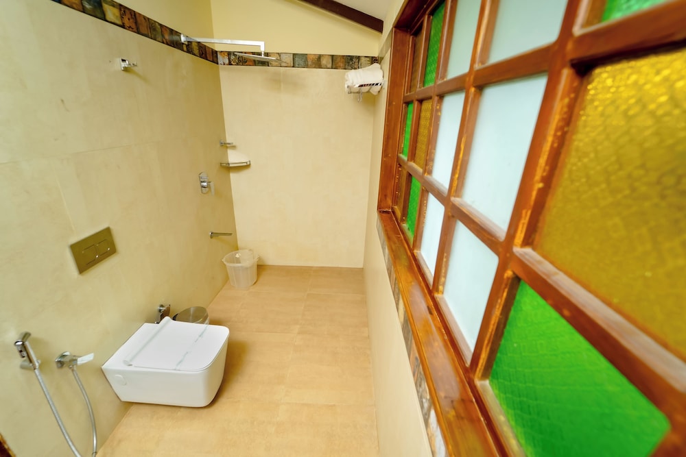 Panoramic Cottage, 1 Queen Bed, Lake View, Lakeside photo 2