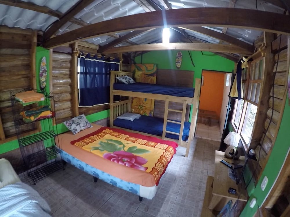 Basic Triple Room, 3 Twin Beds, Non Smoking, Shared Bathroom photo 1