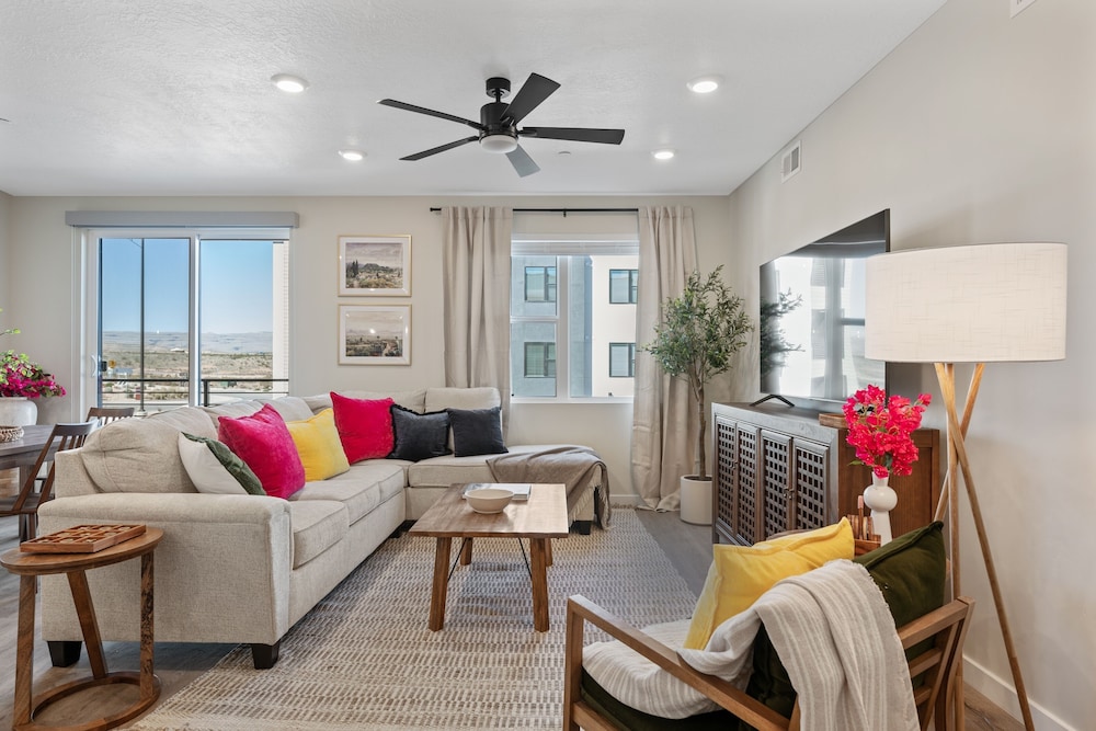 Condo, 2 Bedrooms