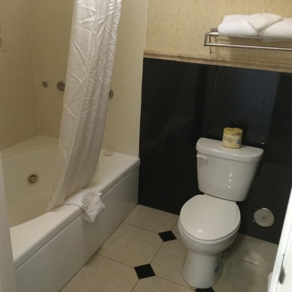 Standard Room, 1 King Bed - Photo 3
