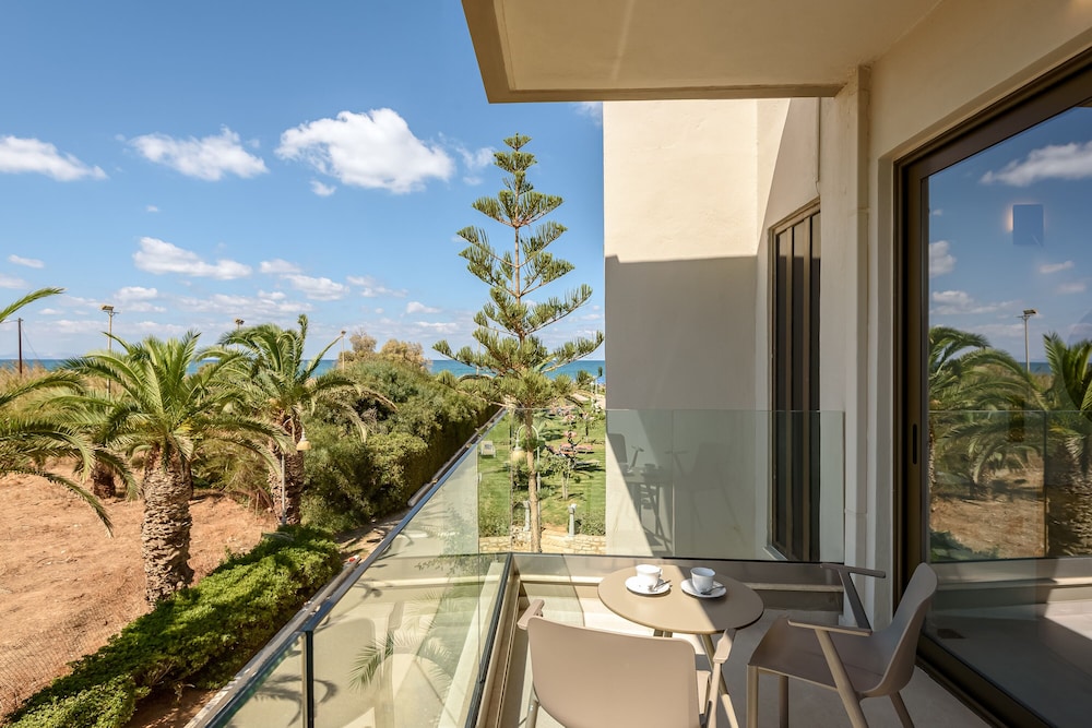 Superior Double Room, Partial Sea View photo 3