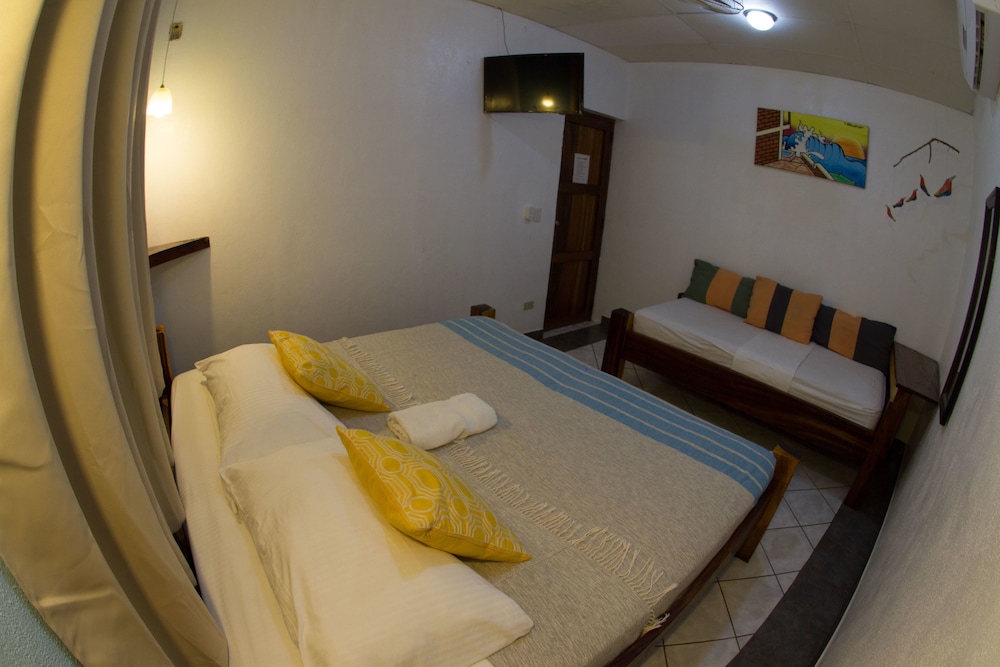 Standard Double Room, 1 Bedroom, Shared Bathroom photo 2