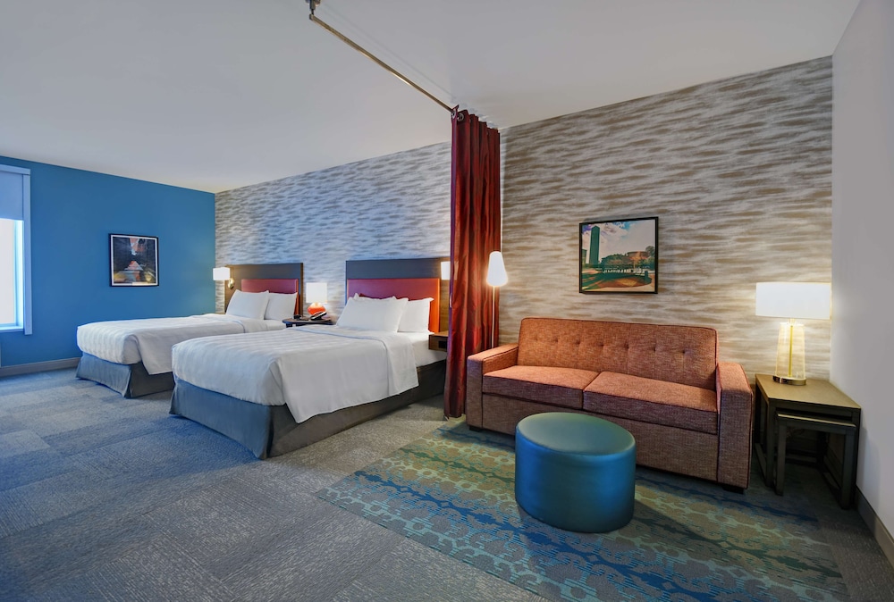 Studio, 2 Queen Beds, Accessible (Mobility & Hearing, Roll-in Shower) photo 3