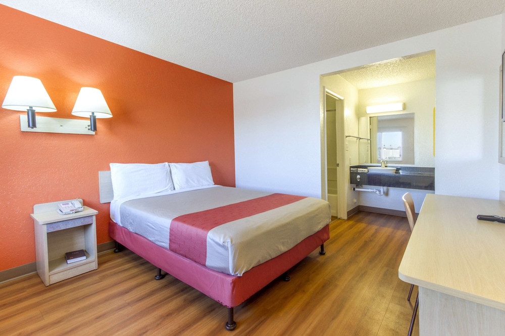 Standard Room, 1 Queen Bed, Non Smoking