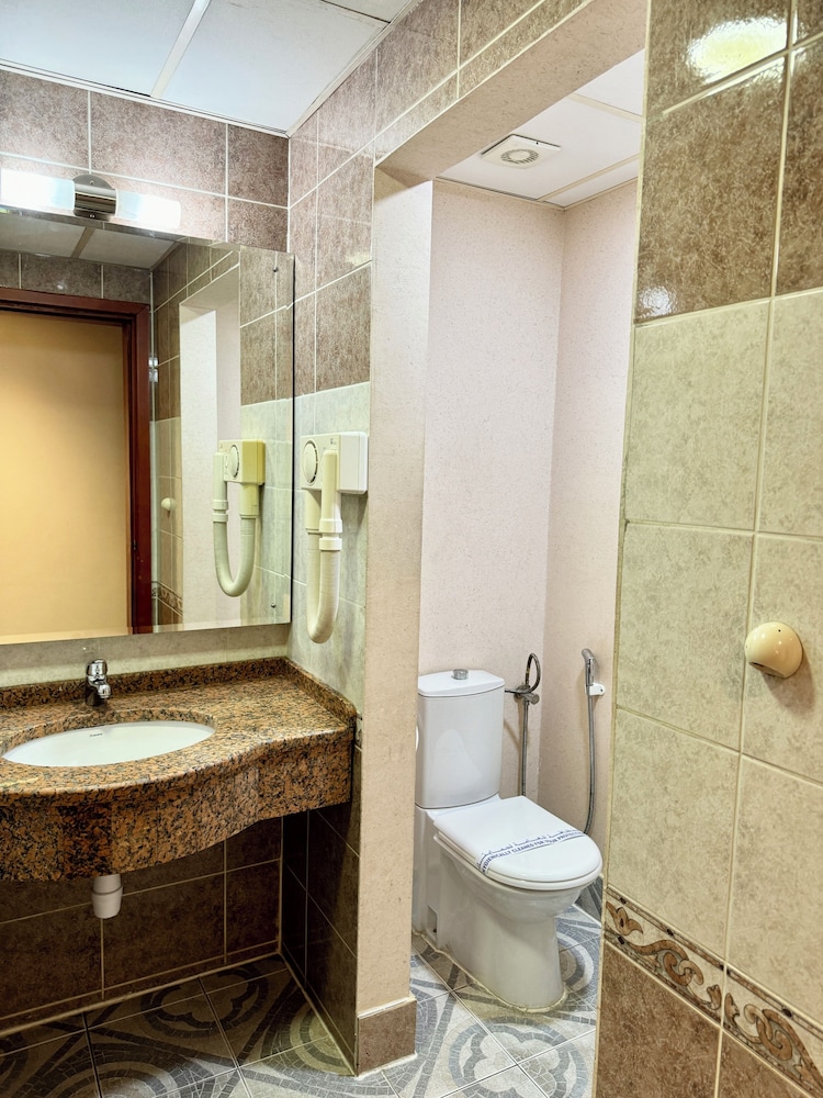 Deluxe Double or Twin Room photo 3