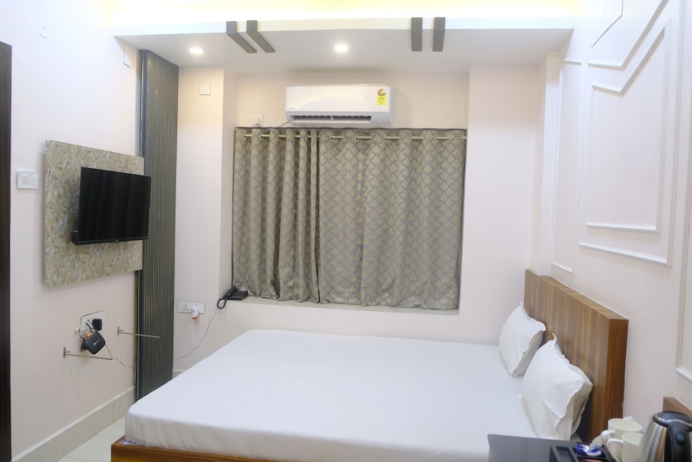 Club Room, 1 King Bed photo 3