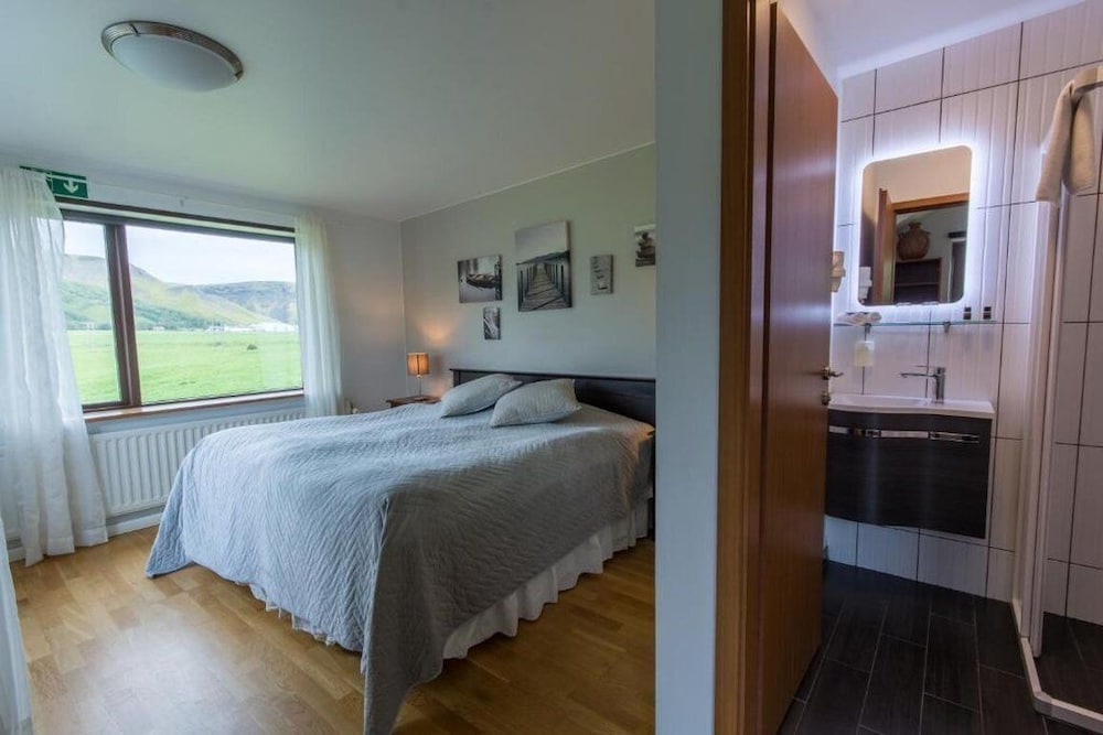 Deluxe Double Room, Private Bathroom, Mountain View photo 2