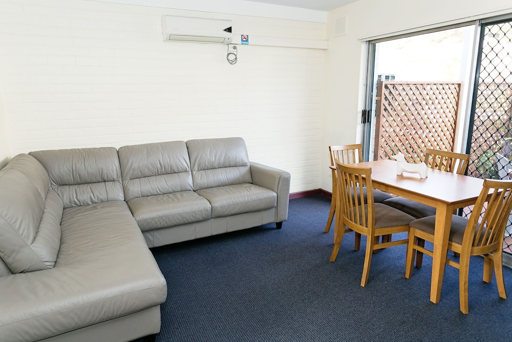 Two-Bedroom Apartment - Photo 21