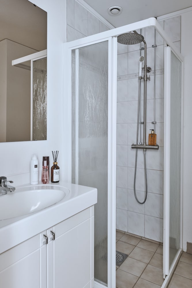 Standard Double or Twin Room - Photo 16