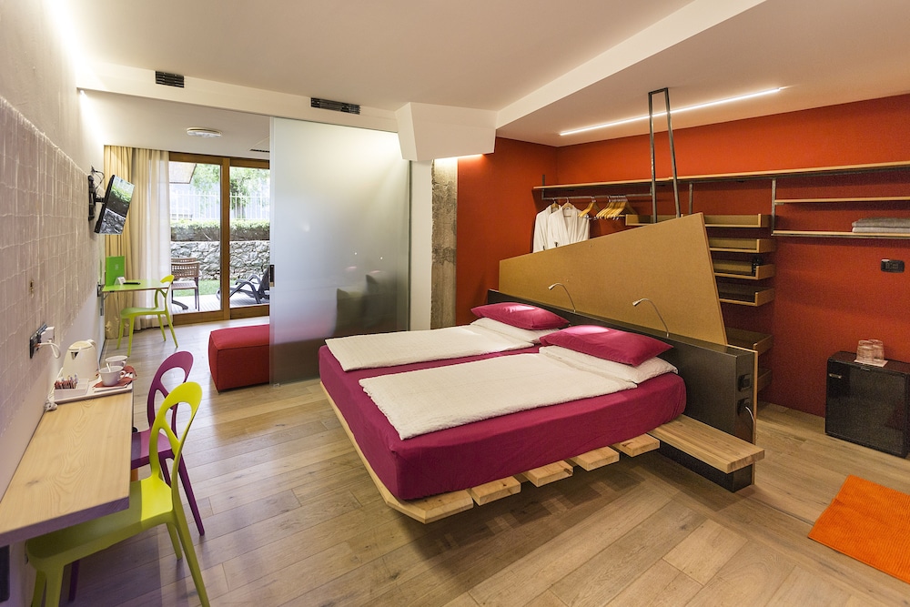 Junior Suite, Patio, Partial Lake View