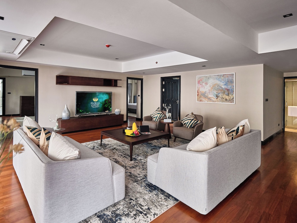 Deluxe Studio Suite, 3 Bedrooms photo 1