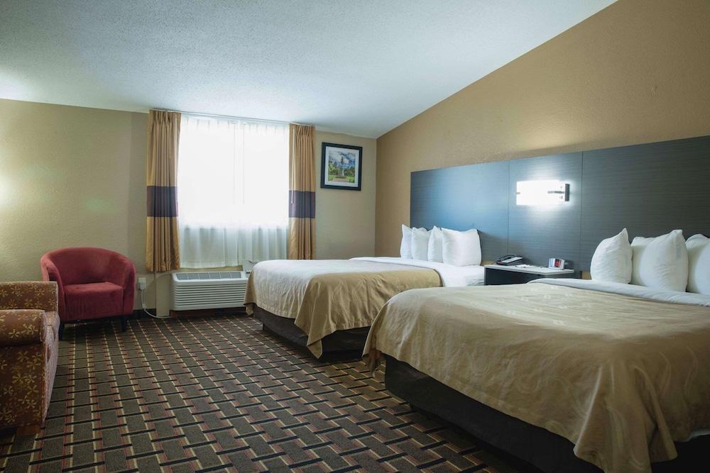 Standard Room, Multiple Beds, Non Smoking photo 1
