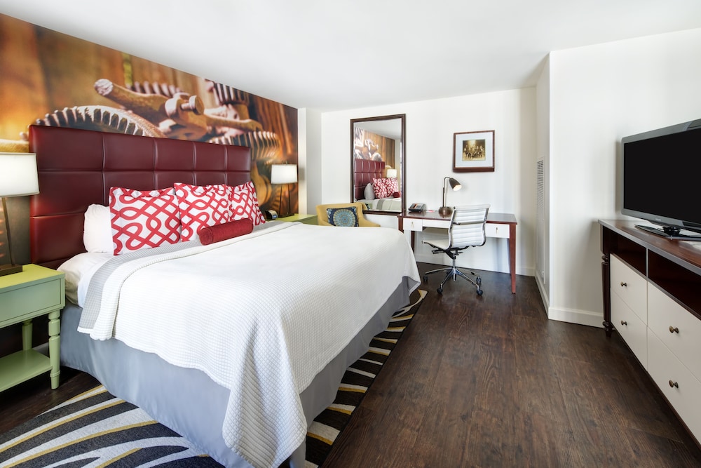 Junior Suite, 1 King Bed, City View