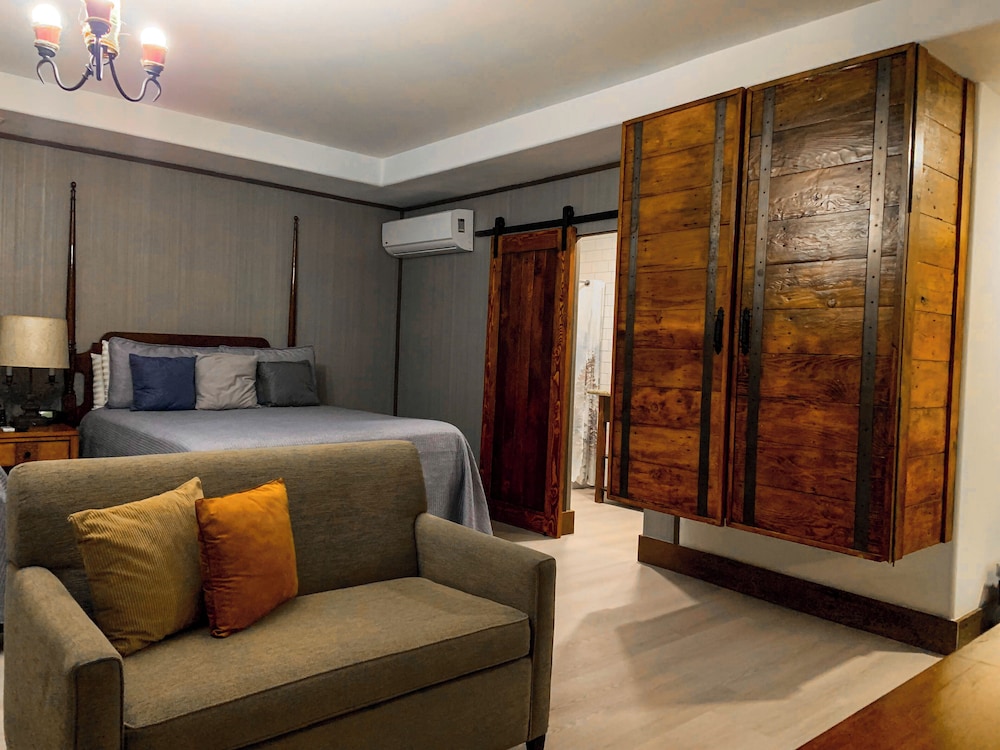 Family Studio, 2 Queen Beds, Terrace, Poolside photo 3