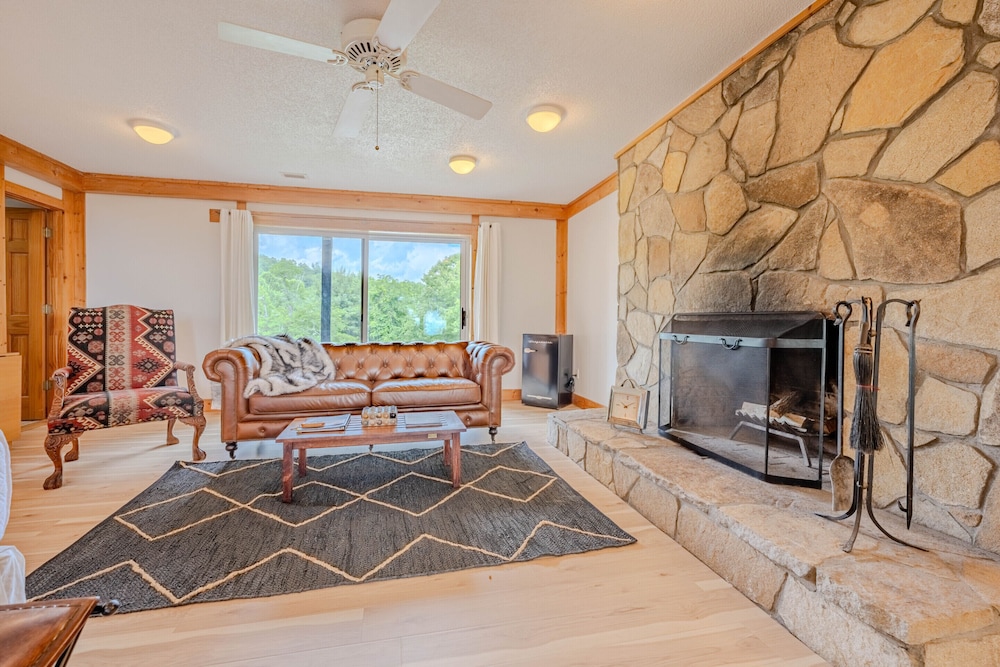 Fire Mountain, Photo 6