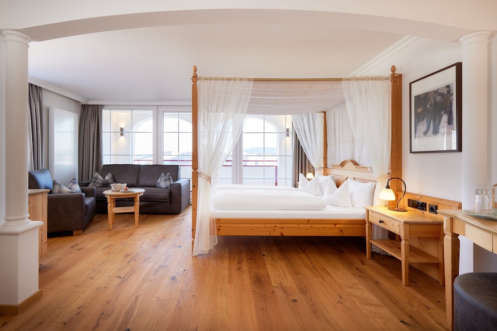 Deluxe Double Room, 1 Double Bed, Bathtub photo 2